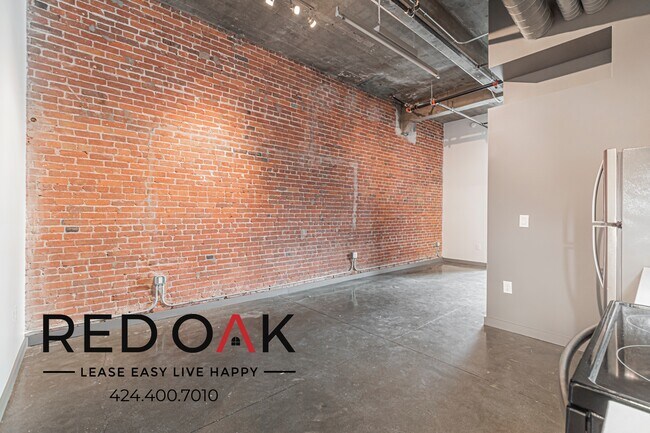 Building Photo - 430 S Broadway