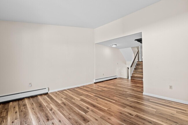 Foto del edificio - 50 E Hill Rd