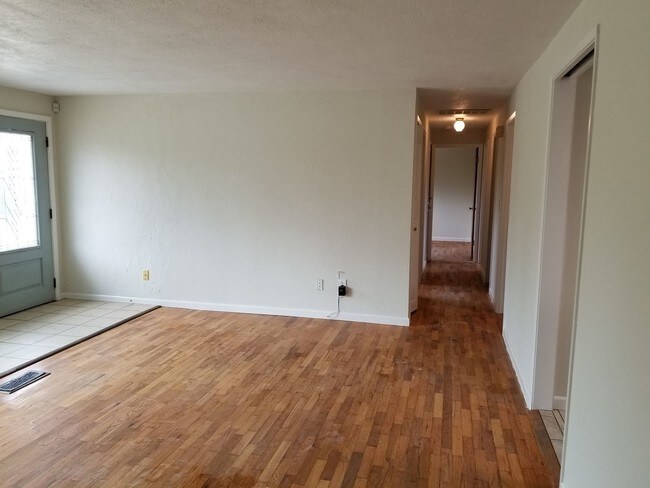 Building Photo - 10617 Westwood Dr SW