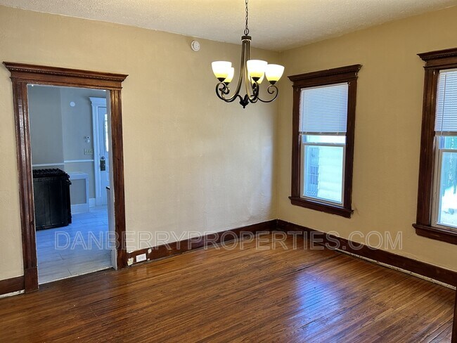 Foto del edificio - 102 Melrose Ave