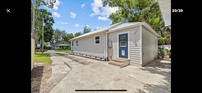 Building Photo - 325 W Haya St