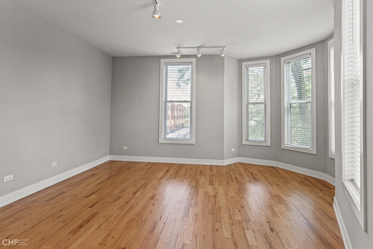 Primary Photo - 2262 W Coulter St