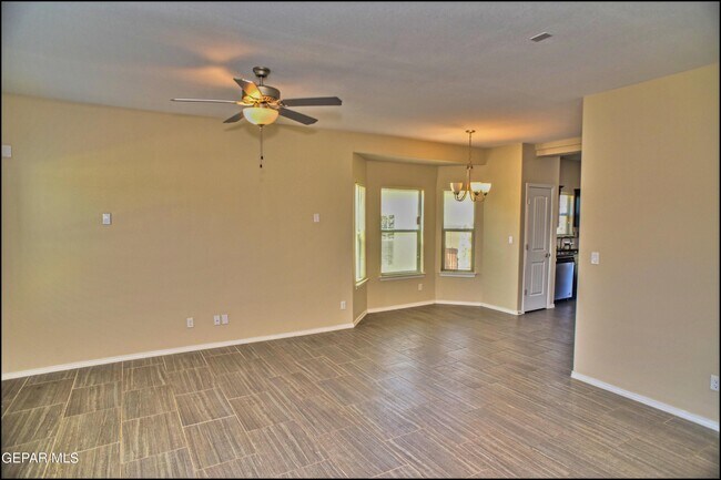 Foto del edificio - 452 Isaias Ave.