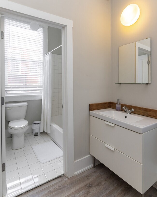 Building Photo - 1470 Goetz Alley