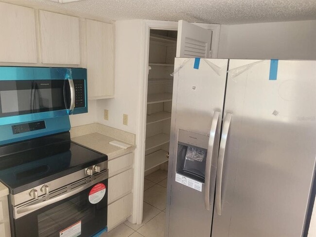 Building Photo - 4158 Tamiami Trl