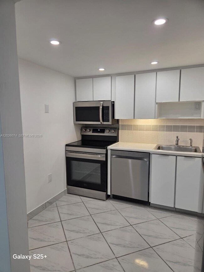 Foto del edificio - 16851 NE 23rd Ave
