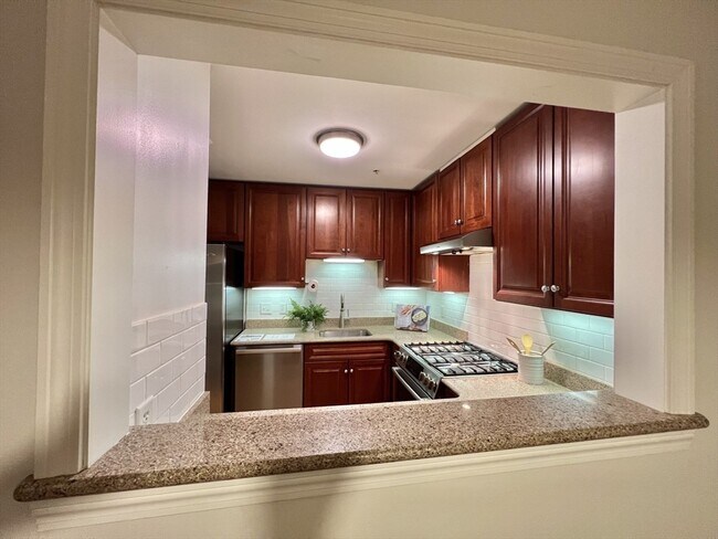 Foto del edificio - 318 Rindge Ave