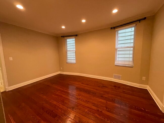 Building Photo - 48 E 37th St