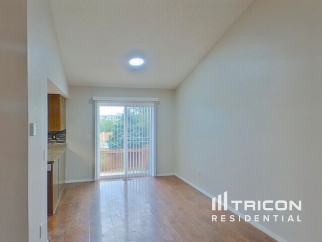 Foto del edificio - 6445 Fall River Dr