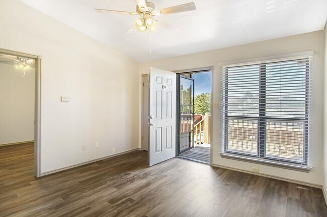 Foto del edificio - 1000 Rambling Oaks Dr