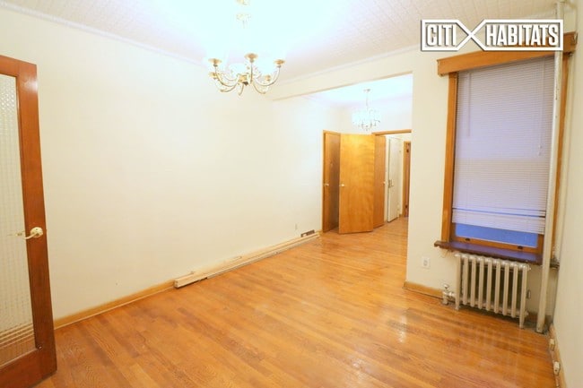 Building Photo - 1733 Stephen St