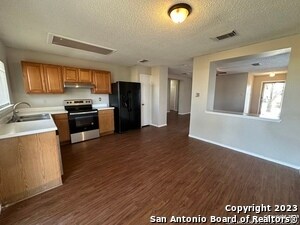 Foto del edificio - 7955 Bronzerock Dr