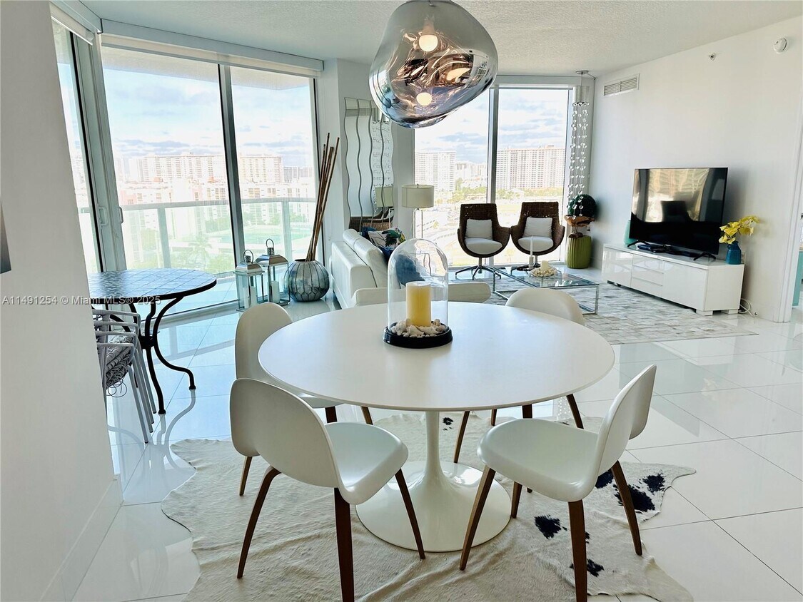 Foto principal - 150 Sunny Isles Blvd