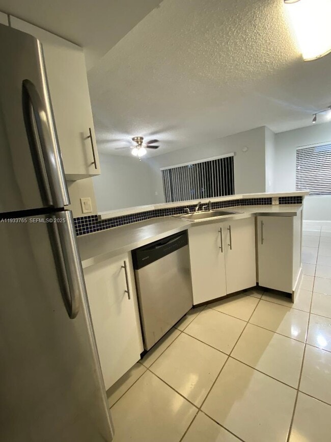 Foto del edificio - 9999 Summerbreeze Dr