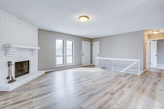 Building Photo - Four Bed, Two Bath!