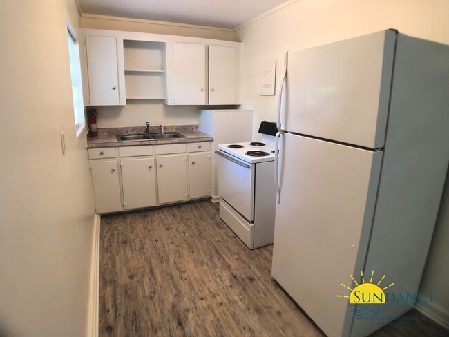 Building Photo - Quaint 1 Bedroom Unit in Fort Walton!
