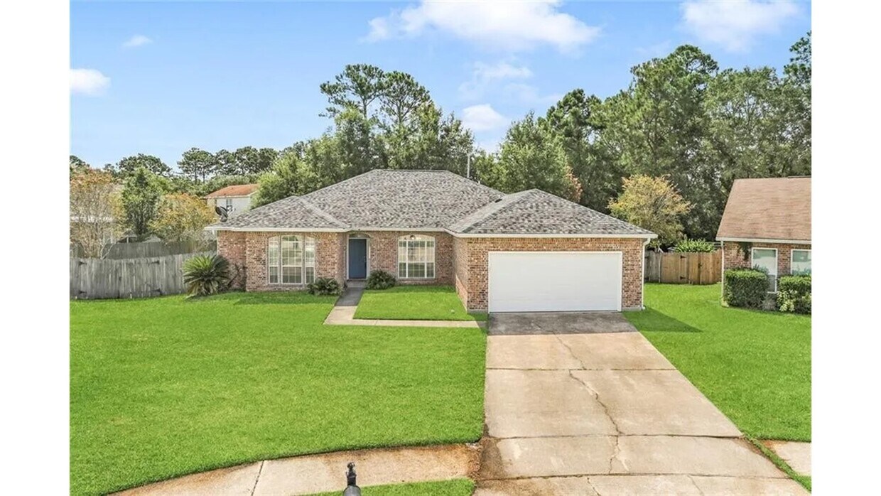 Primary Photo - 966 Maple Creek Dr