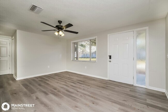 Building Photo - 6405 Hyperion Dr
