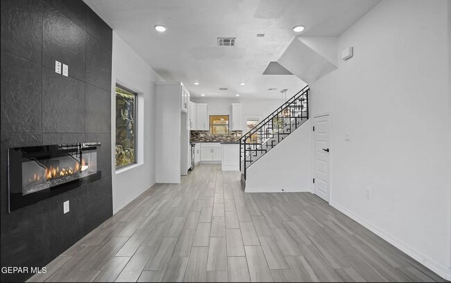 Building Photo - 6315 Escondido Dr
