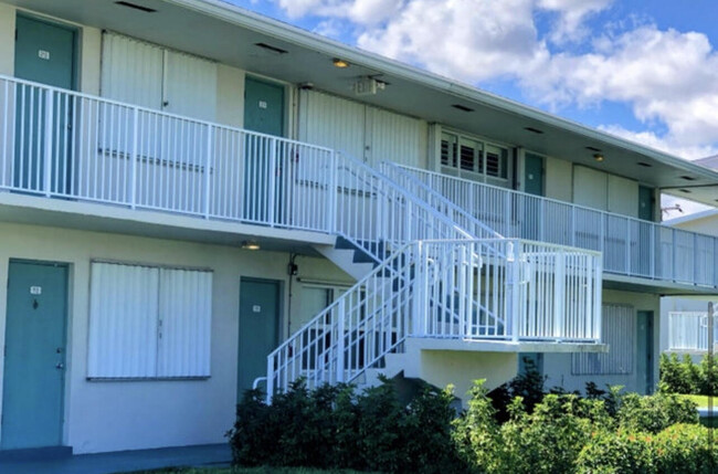 Building Photo - 680 Horizon W
