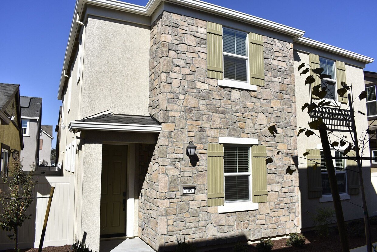 Foto principal - 209 Grandpre Pl