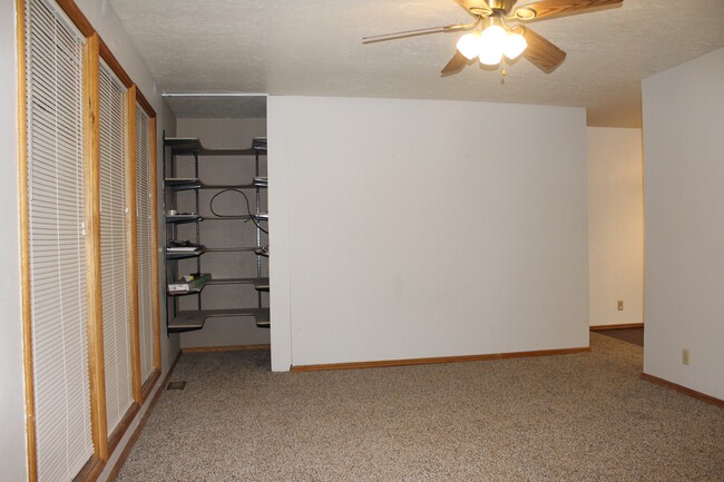 Upstairs Living Area - 360 800 E