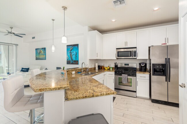 Building Photo - 945 E Playa del Norte Dr