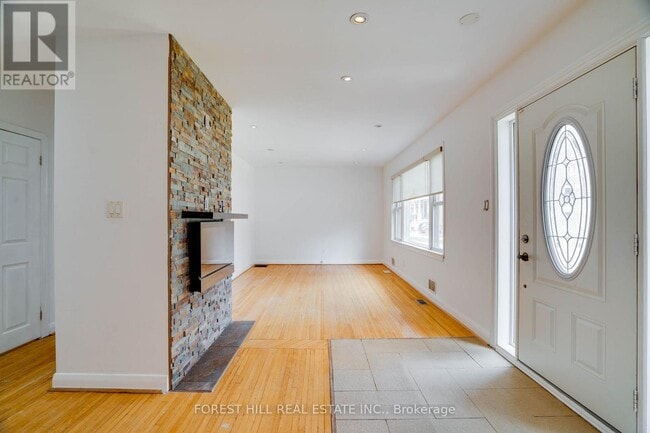 Building Photo - 12 Glen Agar Dr
