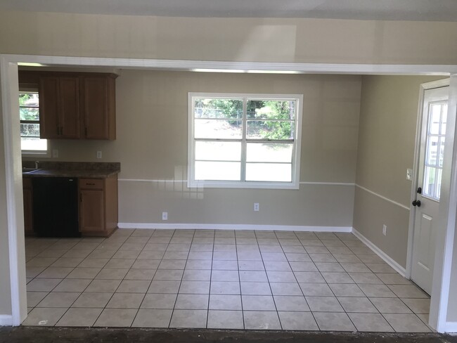 Foto del edificio - **ON HOLD** 4 Bedroom / 2 Bathroom Home fo...