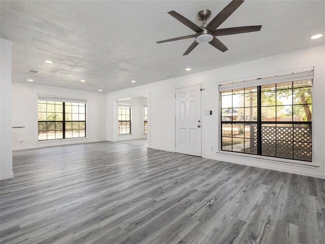 Building Photo - 148 Discovery Ln