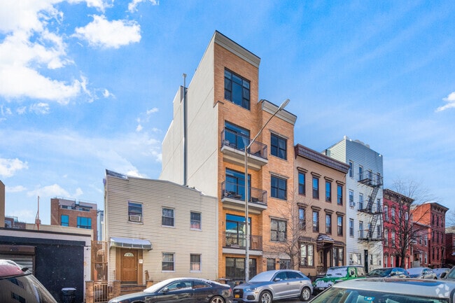 Building Photo - 206 Kent St