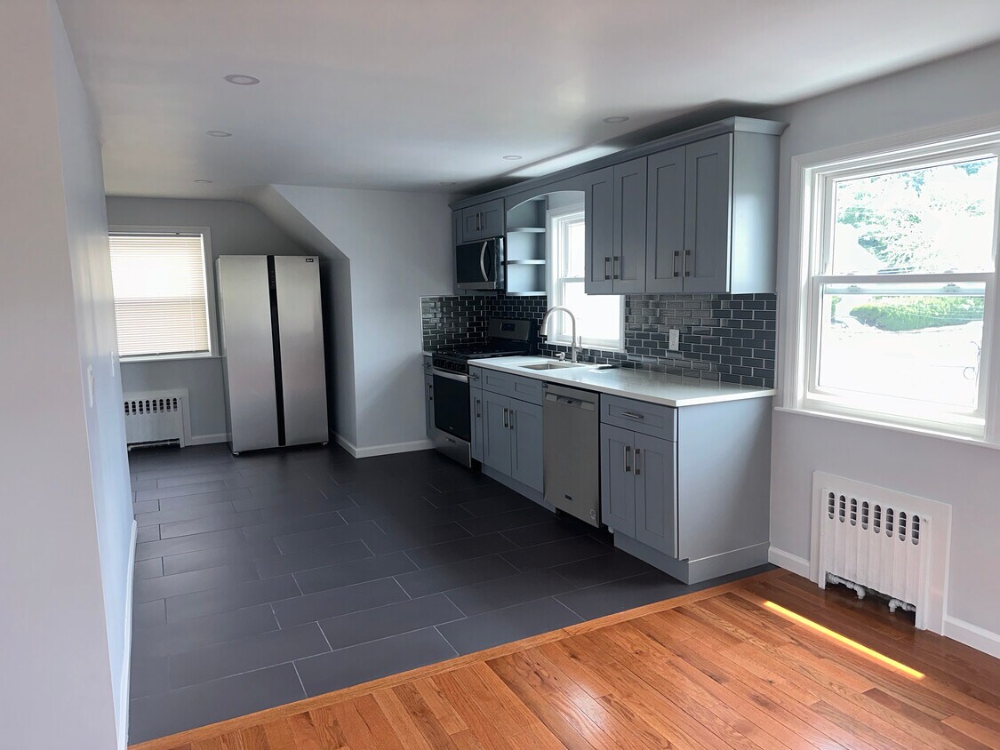 Kitchen - 55 Lennon Ave