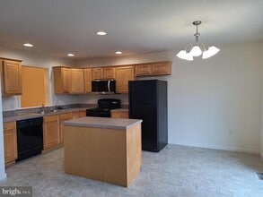Building Photo - 283 Fieldstone Ct