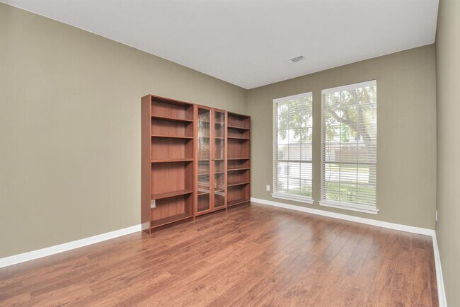 Foto del edificio - 2204 Lakewind Ln
