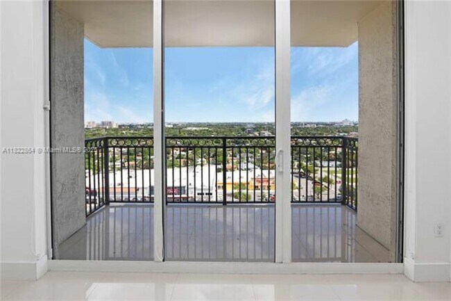 Foto del edificio - 3232 SW 22nd Terrace