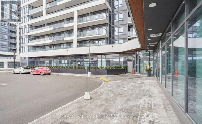 Building Photo - 1480 Bayly St