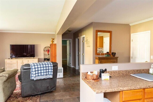 Building Photo - 27 Verbank Club Rd