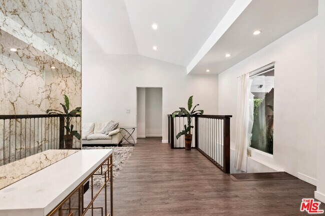 Foto del edificio - 3729 Reklaw Dr