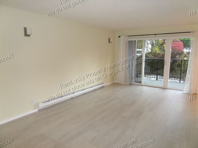 Building Photo - Great UPDATED One-Bedroom Condo in Gorgeou...