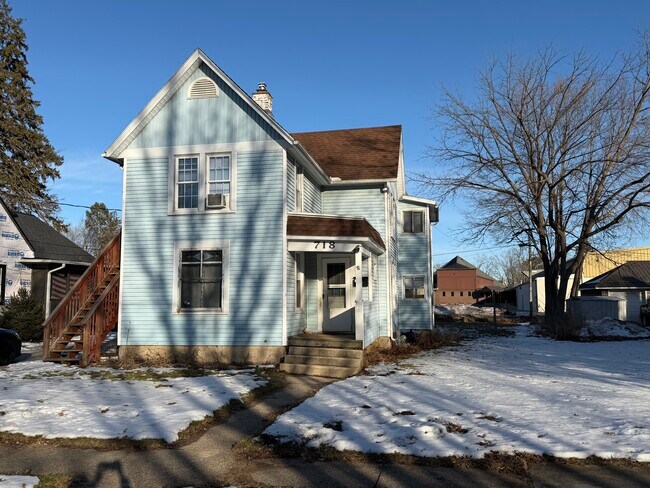 Building Photo - 718 Yuba St
