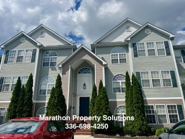 Building Photo - 4700 Pennoak Ln