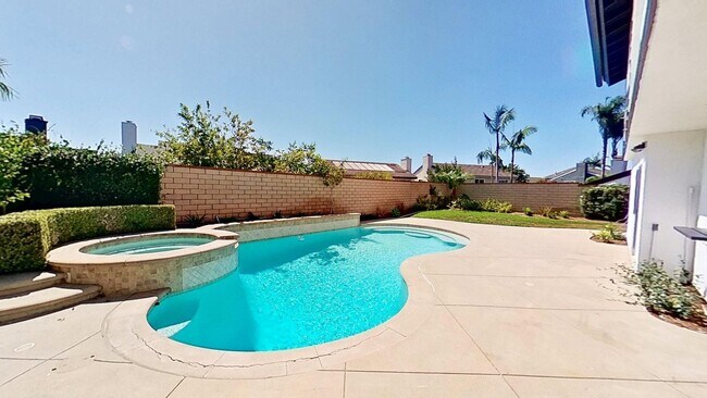 Foto del edificio - 24671 Paige Cir