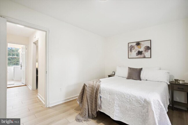 Foto del edificio - 16 Auburn Ct