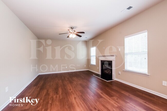 Foto del edificio - 9730 Loughlin Ln