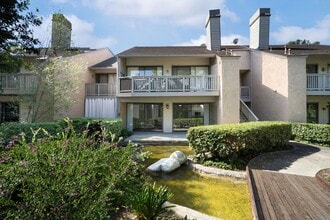 Building Photo - 10561 Lakeside Dr S