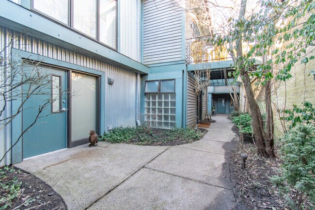 Foto del edificio - 2144 Ashland Ave