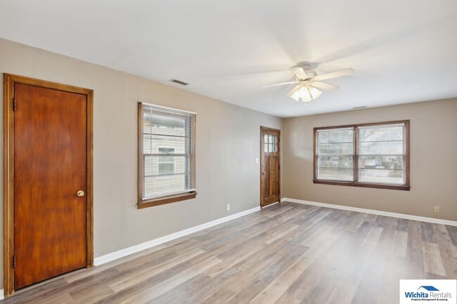 Building Photo - 2 bedroom 1 bath home