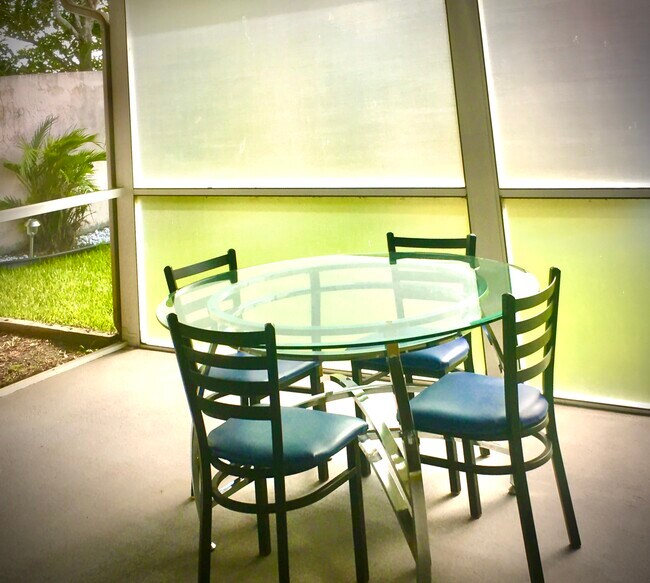 Amueblado - 38 Gables Blvd