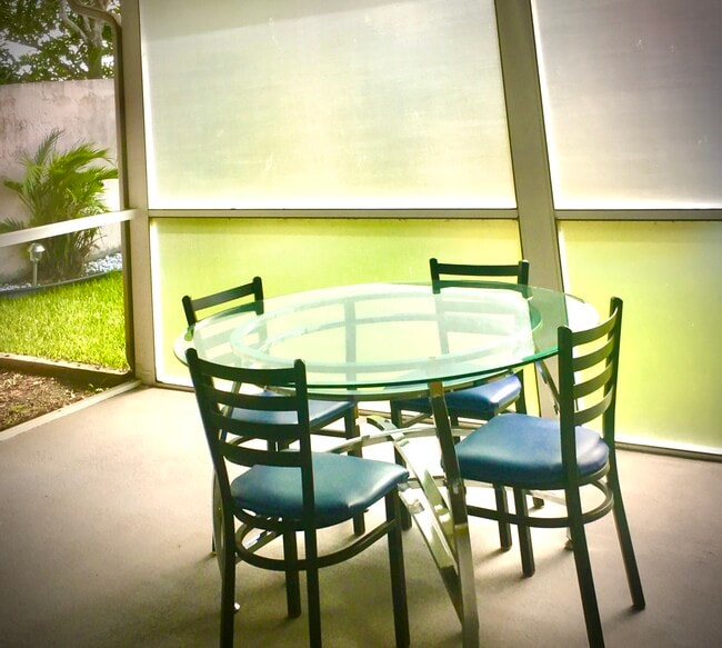 Furnished - 38 Gables Blvd
