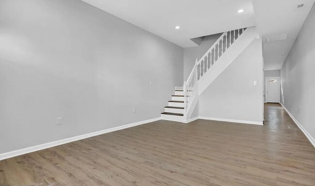 Foto del edificio - Beautifully Updated Townhome in Prime Location – Move-In Ready!